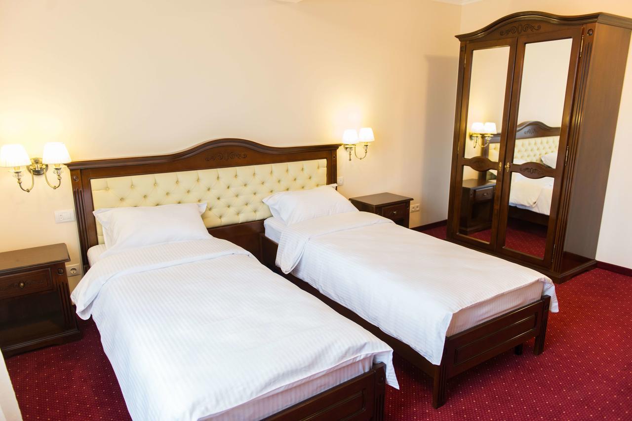 Hotel Dallas Negresti-Oas Eksteriør bilde