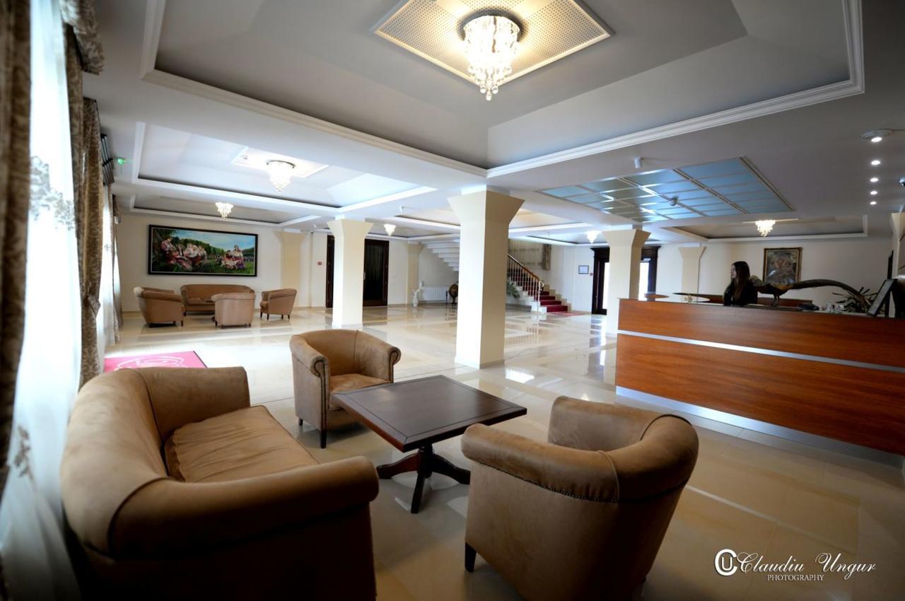 Hotel Dallas Negresti-Oas Eksteriør bilde