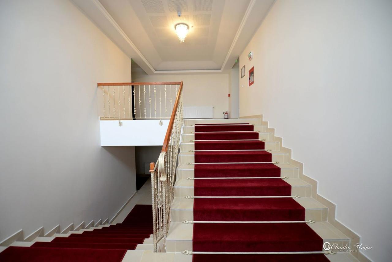Hotel Dallas Negresti-Oas Eksteriør bilde