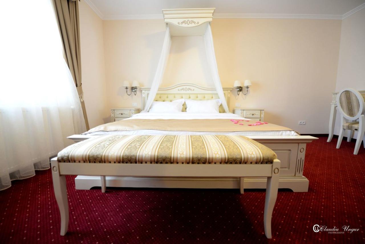 Hotel Dallas Negresti-Oas Eksteriør bilde