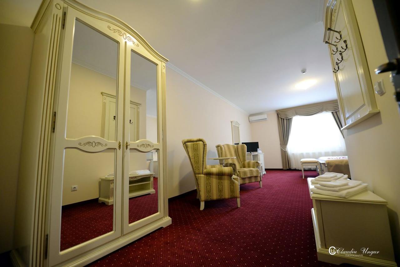 Hotel Dallas Negresti-Oas Eksteriør bilde